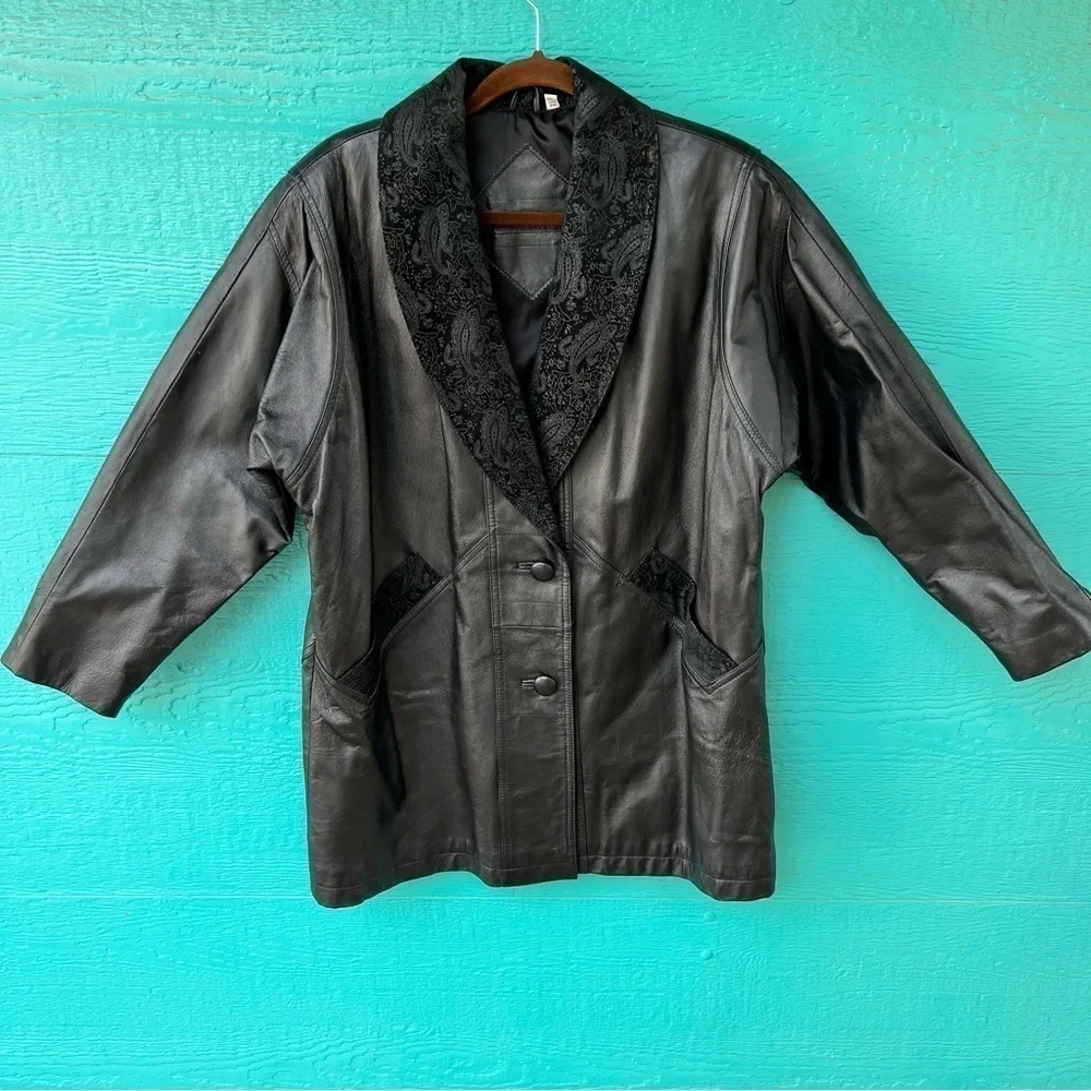 VINTAGE 80’s LEATHER EMBOSSED VELVET COLLAR CAR COAT SIZE MEDIUM BLACK EUC